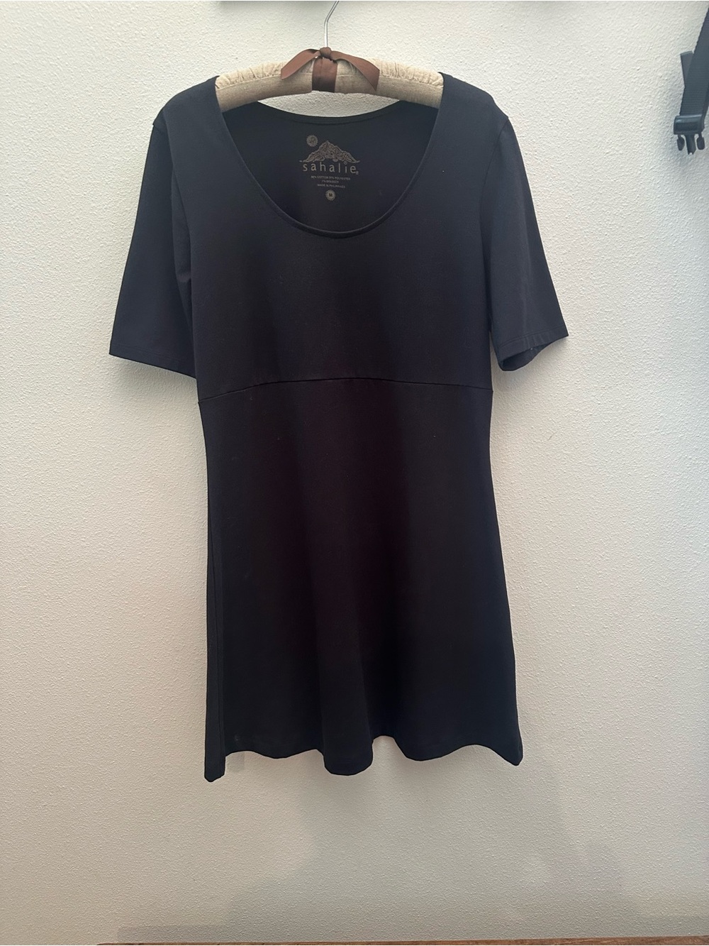 sahalie Black Short Sleeve Mini Dress